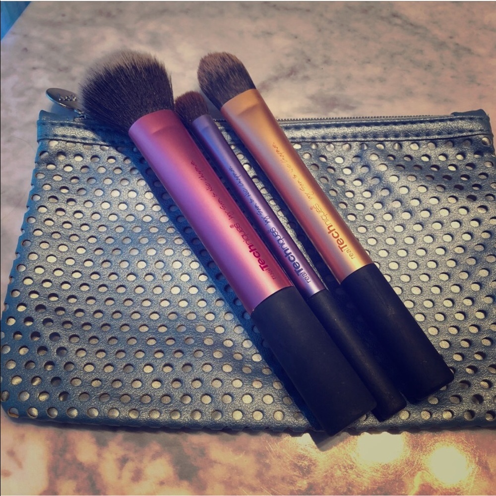 18 Real Techniques brushes